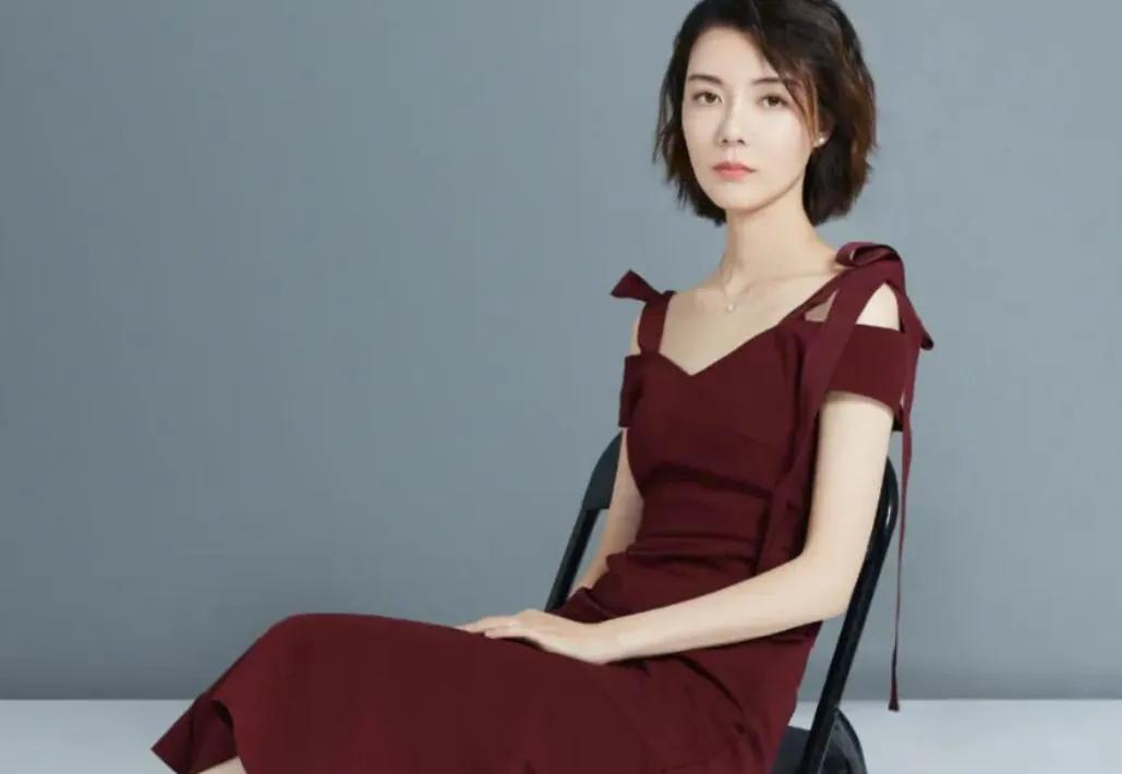 来，我们聊聊那个你以为很熟悉，却又总让人意外的车晓。你有没有发现，她没有改过名字