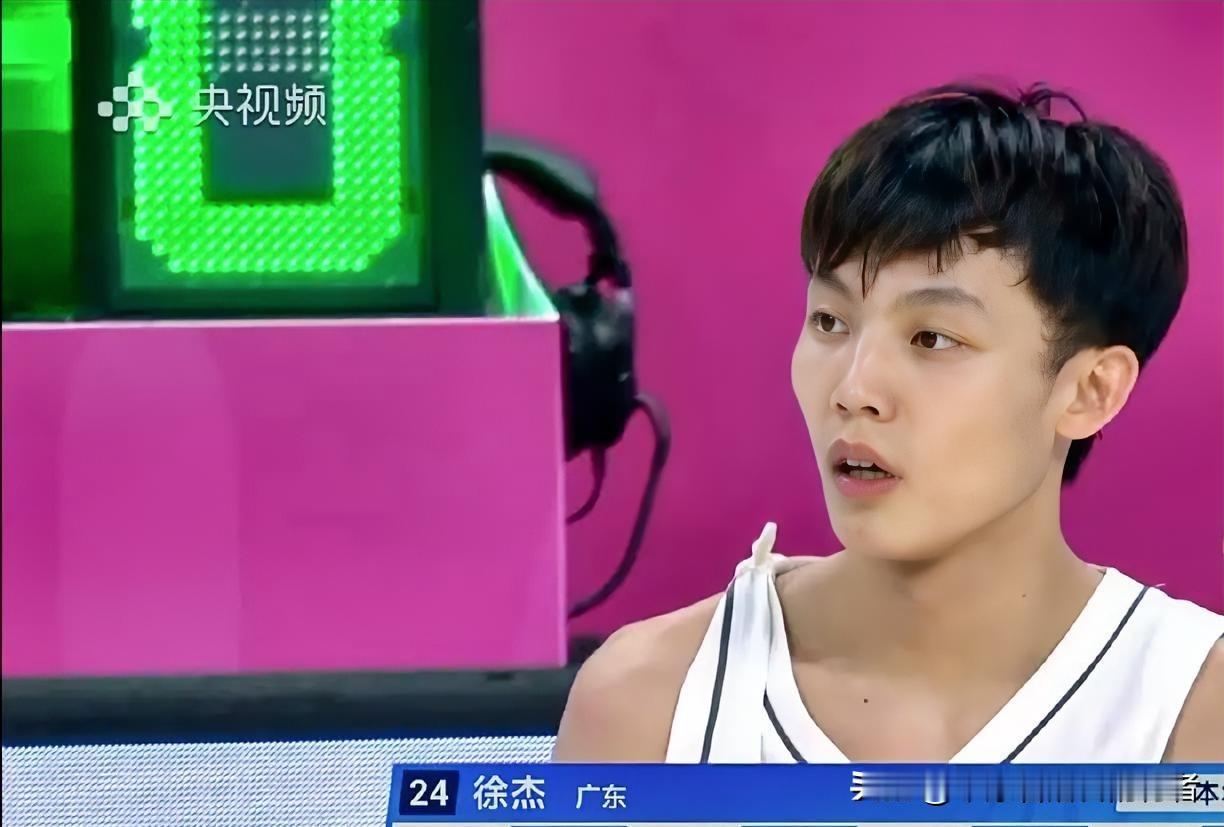 徐杰全运会5场比赛表现，可以进国家队吧！！！
对阵山东：上场20分钟，投篮13中