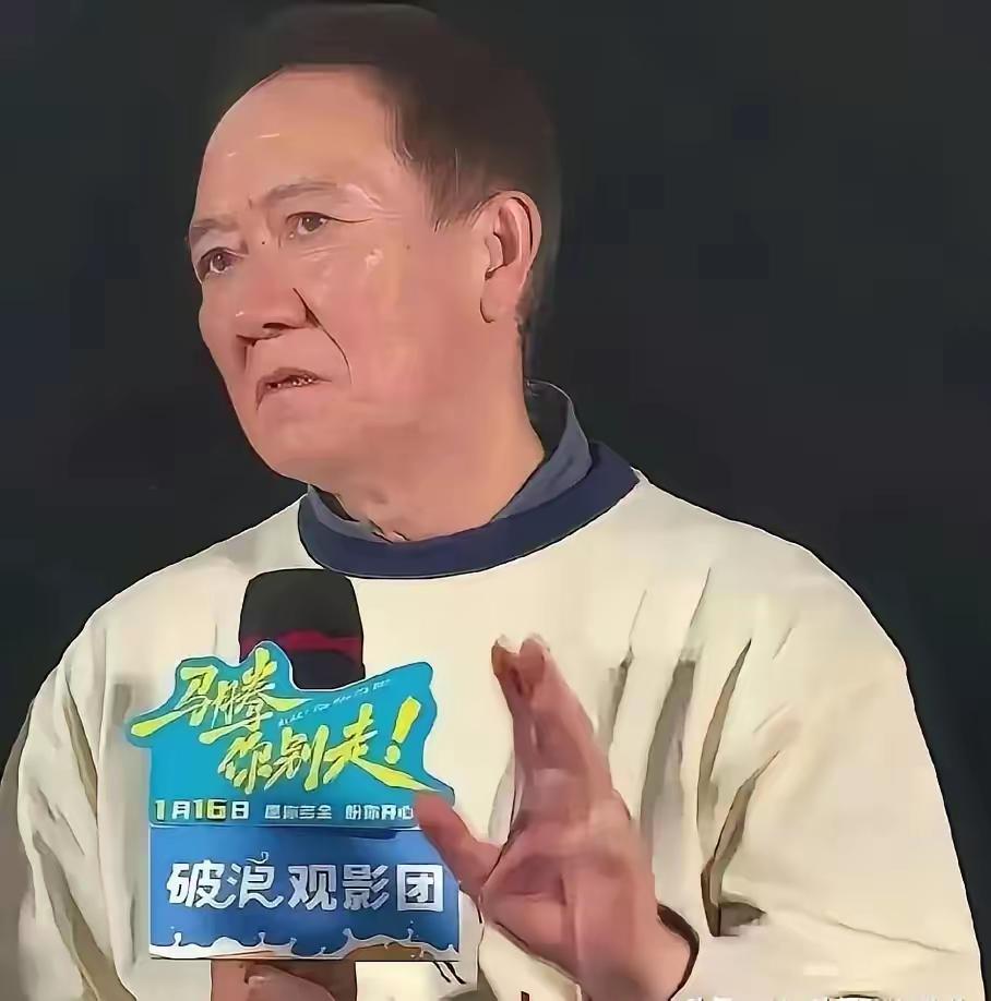 李幼斌说：我的父母现在都还在世，父亲98岁，母亲95岁，他们现在都住在养老院，每