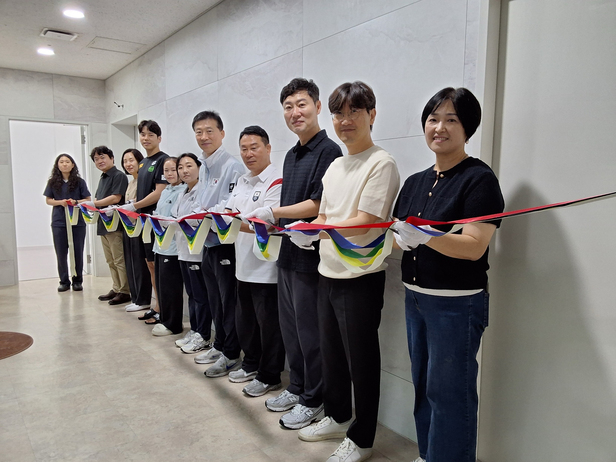 金泽洙：致各位国家队选手和教练员：今天，镇川国家队选手村迎来了一个历史性的特别日