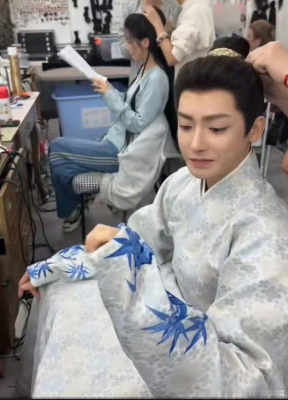 于正直播侯明昊玉茗茶骨定妆照于正好会选角，这也太帅了，这个妆造好适合侯明昊，期待