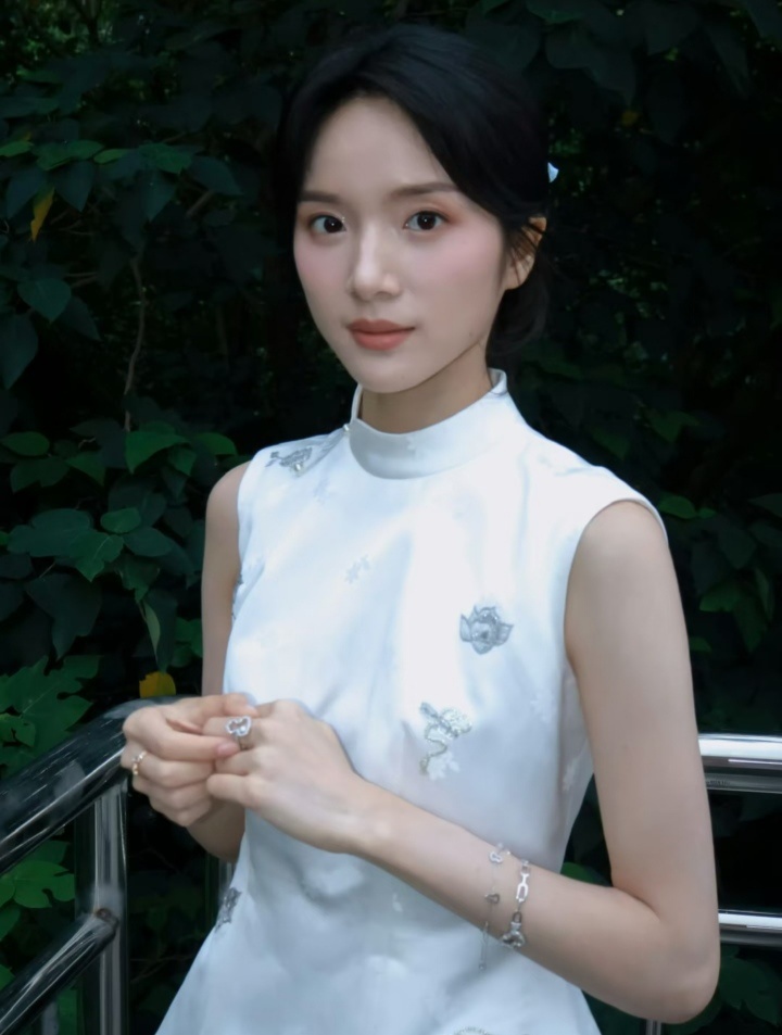 1. 刘学义心态十分通透，他有戏就接，男主、配角都能演，正派、反派也不挑剔，只要
