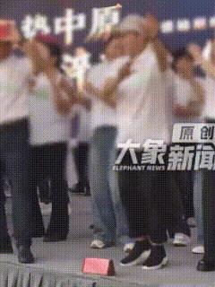 “被大象新闻全扒光了！” 谁也想不到，菜市场随处可见的普通鸡蛋，竟被骗子包装成日