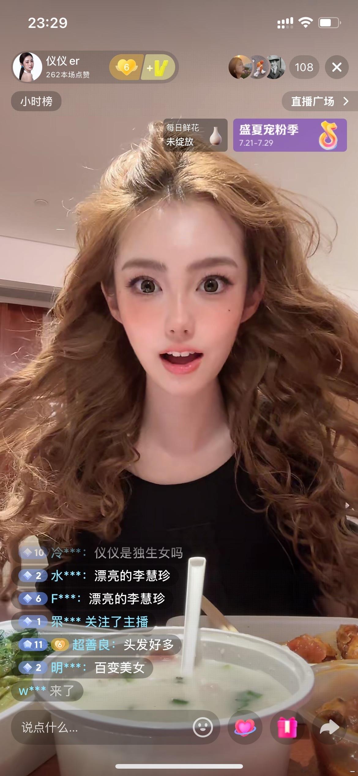 这两天在广州拍新的写真～～～一共拍六组 每天都累累的[衰]生活就像一根弹簧 紧的