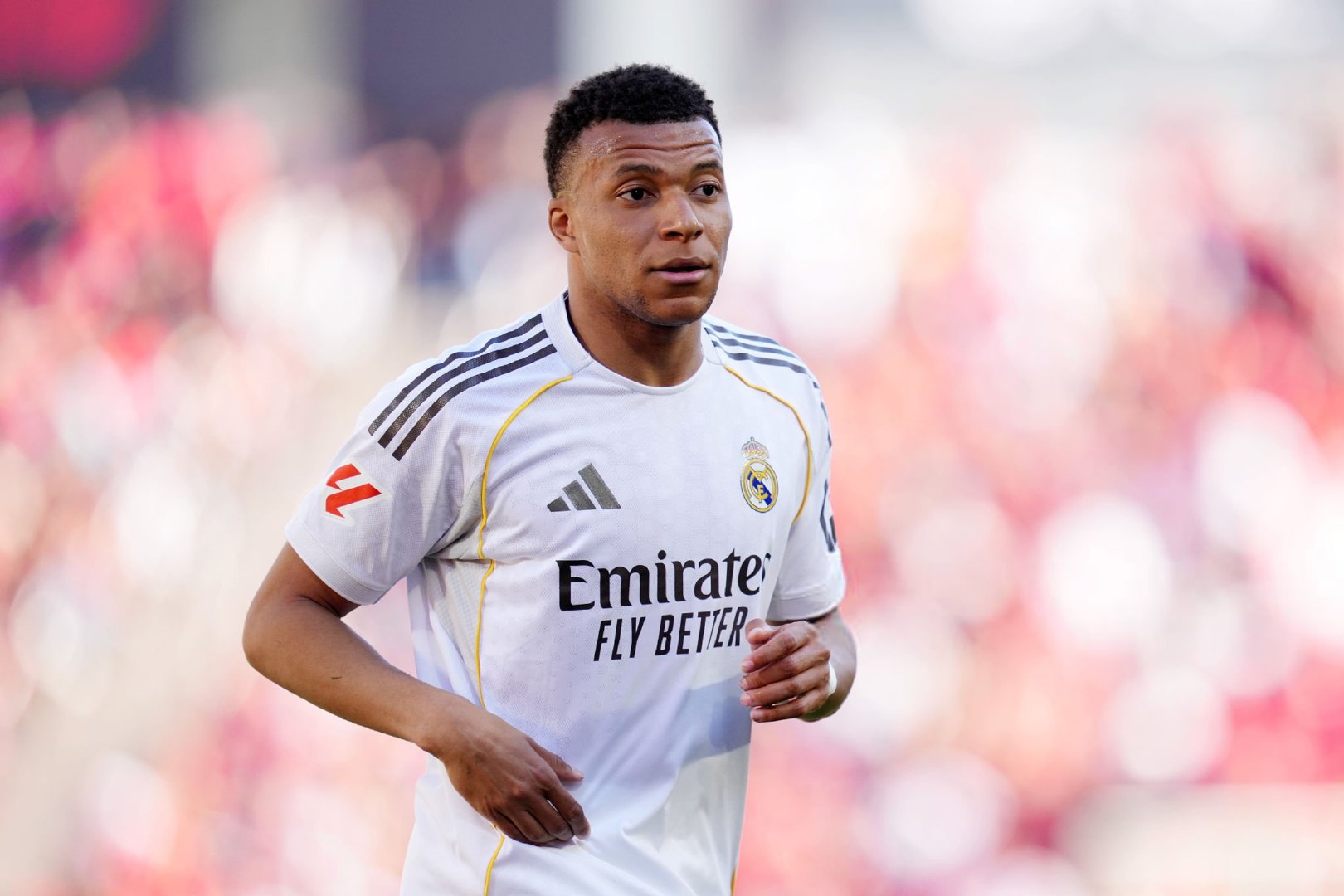 【半场】马略卡1-0皇家马德里皇马半场暂时落后1球。西甲联赛 马略卡vs皇马 h