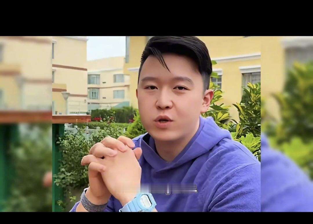 英如镝还真的挺有担当的，说自己出来直播，就是因为父亲英达没有家产了，家里的古玩字