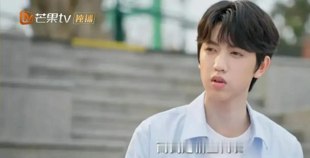 时代峰峻新剧里人长这样，后辈应该很难有超越易烊千玺道路的新人了吧我们的少年时代2