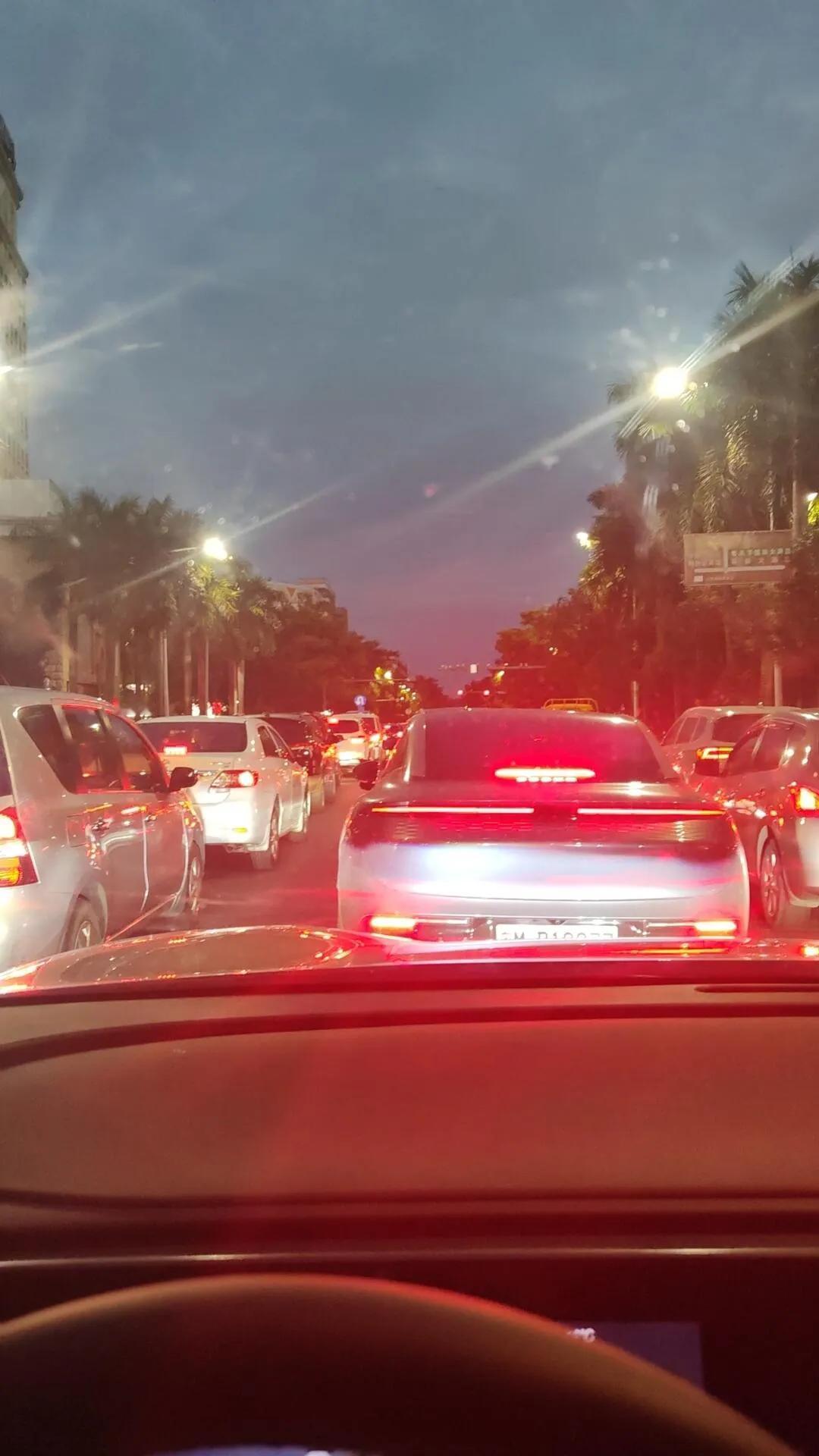 我终于理解大人上班真的比上学痛苦百倍千倍|||应届毕业生，上班已经五个月左右了，