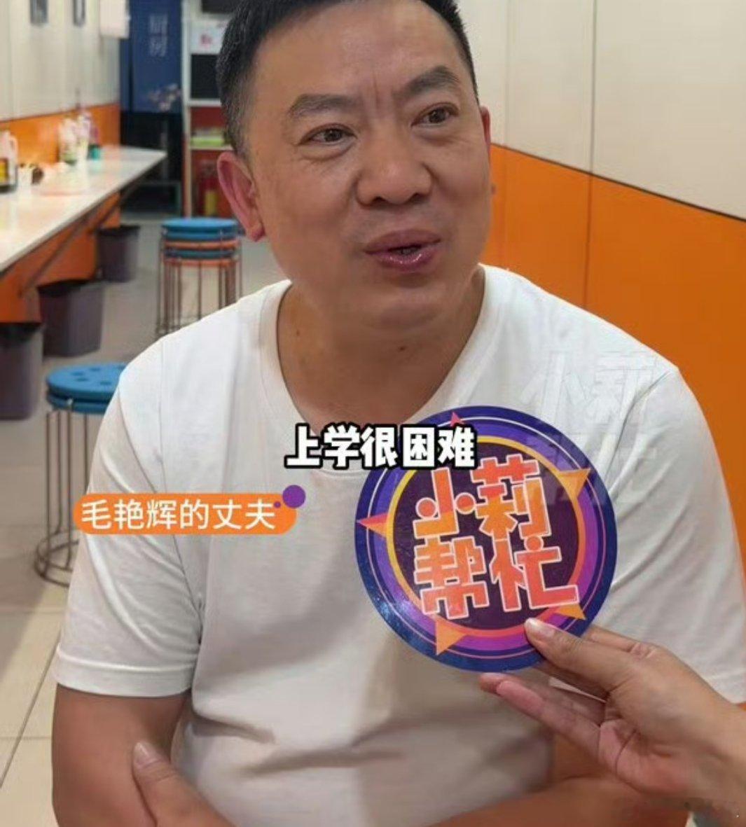 为圆丈夫大学梦妻子公益助考4年带着昔日遗憾启程，以多年助学传递温暖。最好的感情便