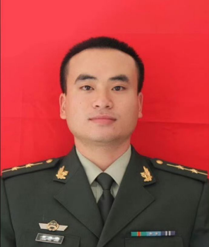 消防英烈杨科璋，2015年5月30日，杨科璋在火灾中救援抱住女童转移，因烟雾太大