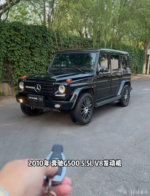 33万的大G都是谁在买 33万的老款豪车看着太香了，买的人大多是做小生意撑门面的