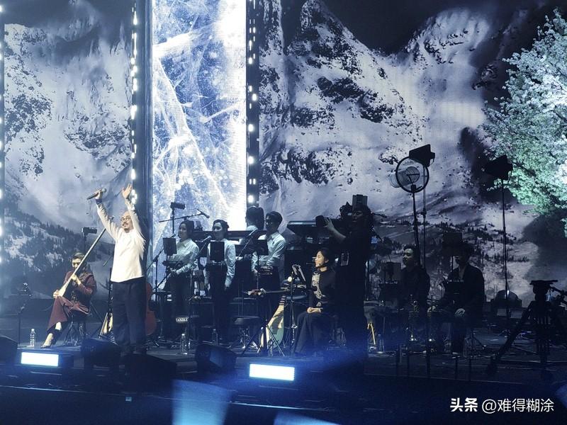 刀郎的歌首首经典，要说最有名，很多人会提名《2002年的第一场雪》。这首歌发行二