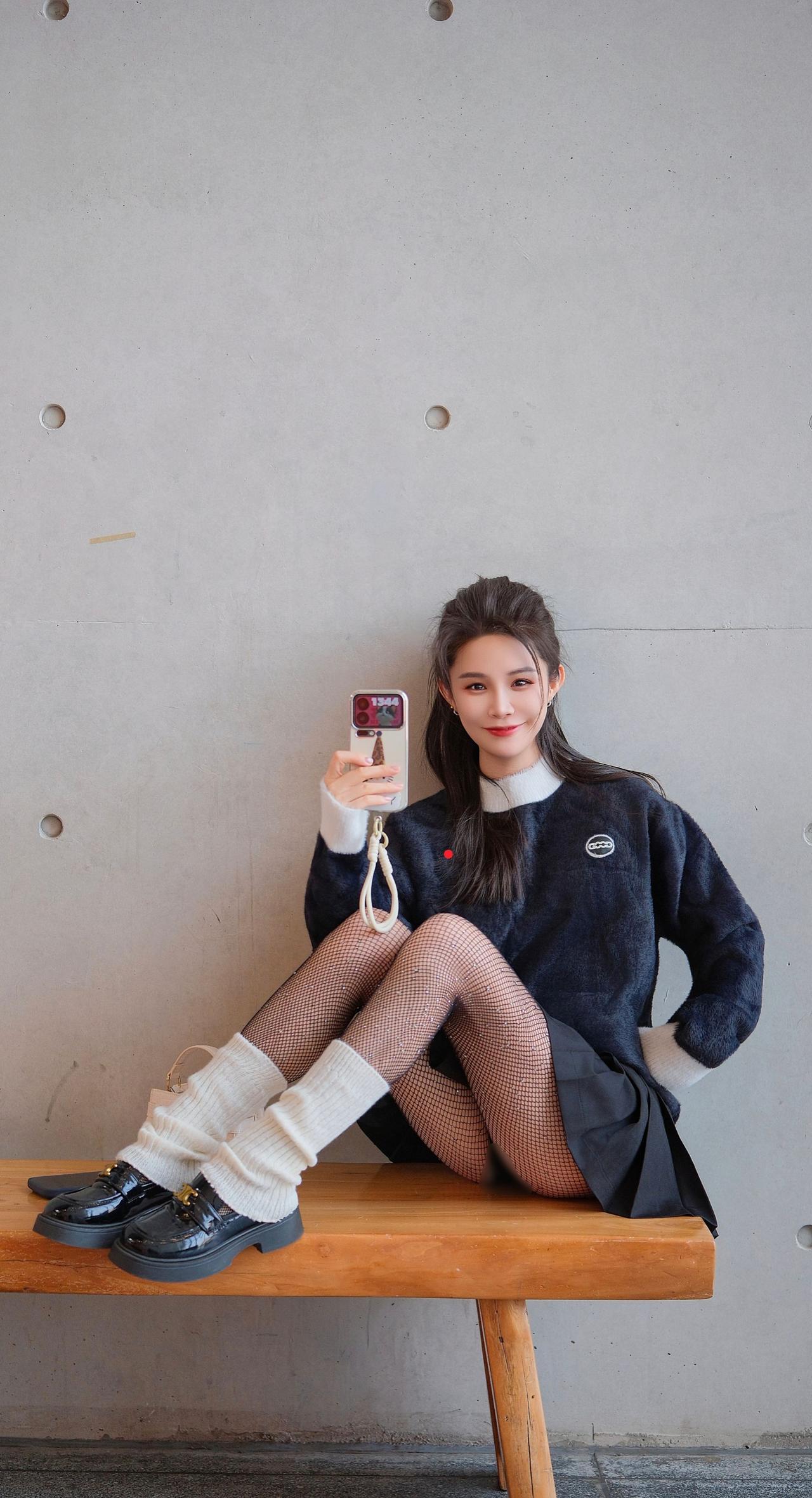 网眼黑丝欲也，凤眼巧笑纯也
时尚黑丝风 黑丝质感写真 黑丝诱惑风