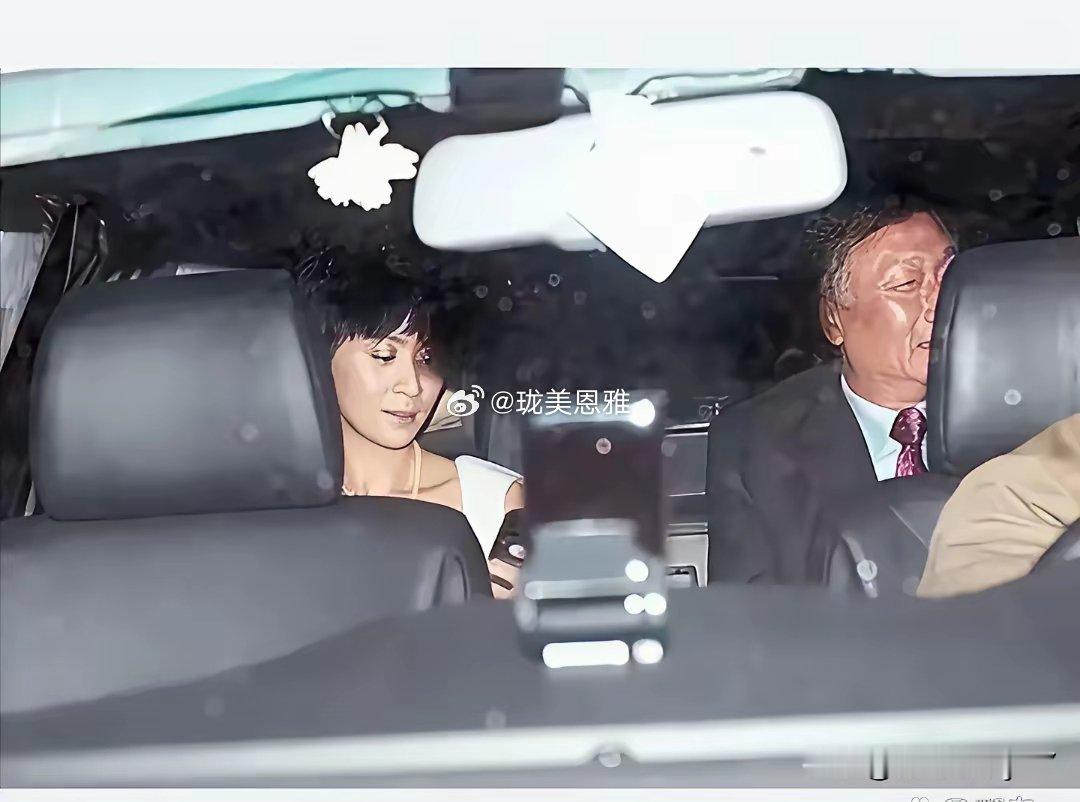 隐约记得刘嘉玲和郭台铭在一起的时候就是梁朝伟拍色戒的时候 