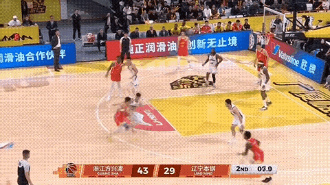 辽宁太难受了，小布朗超远三分还能进




辽宁男篮面对广厦男篮，打的非常艰难，