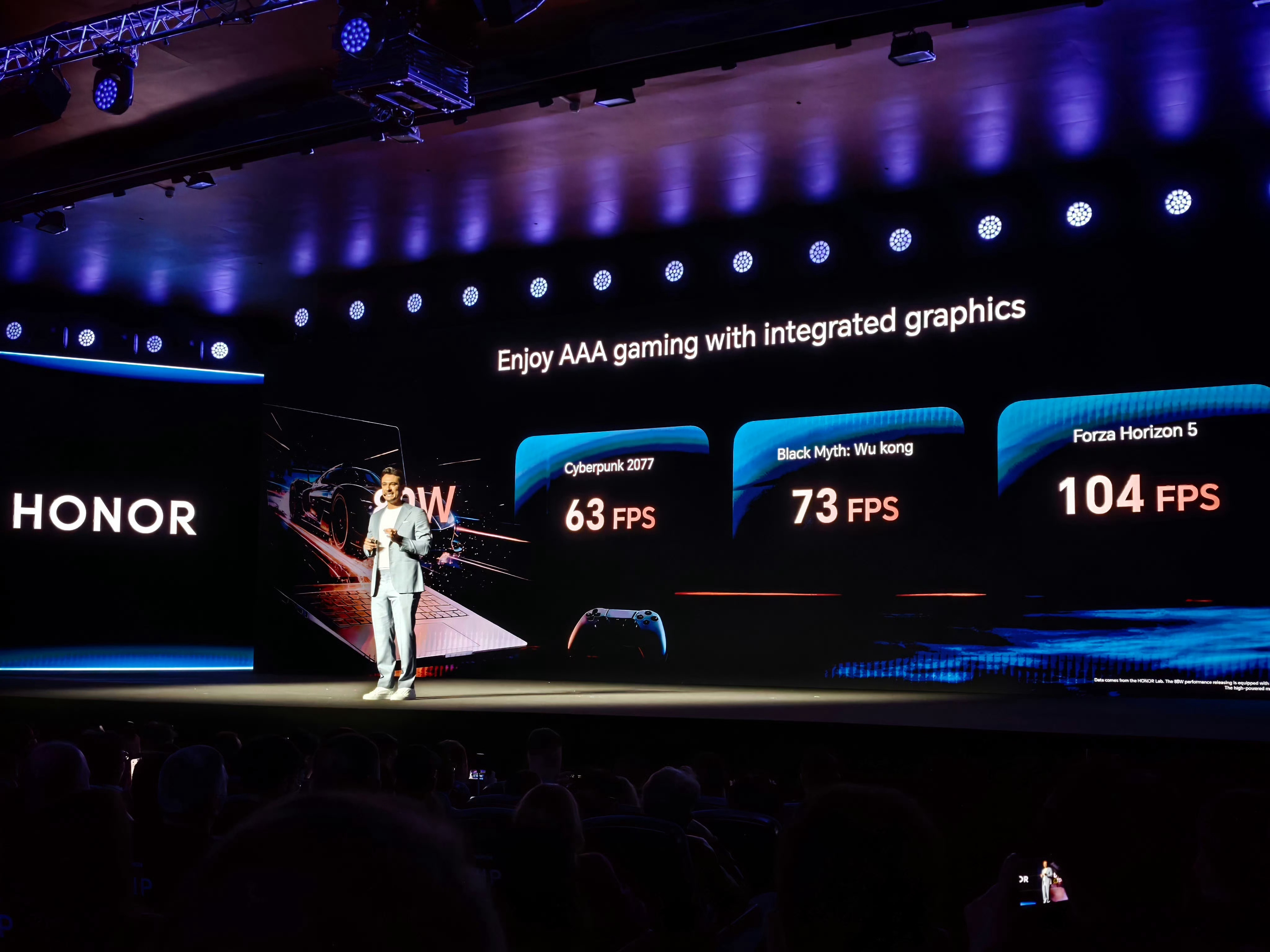 荣耀MagicBook Pro 14 2026款这次也在MWC上亮相了最高可以支