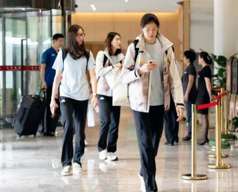 中国女排马不停蹄备战亚运会。
经历了奥资赛的起起伏伏，中国女排来不及做太多的总结