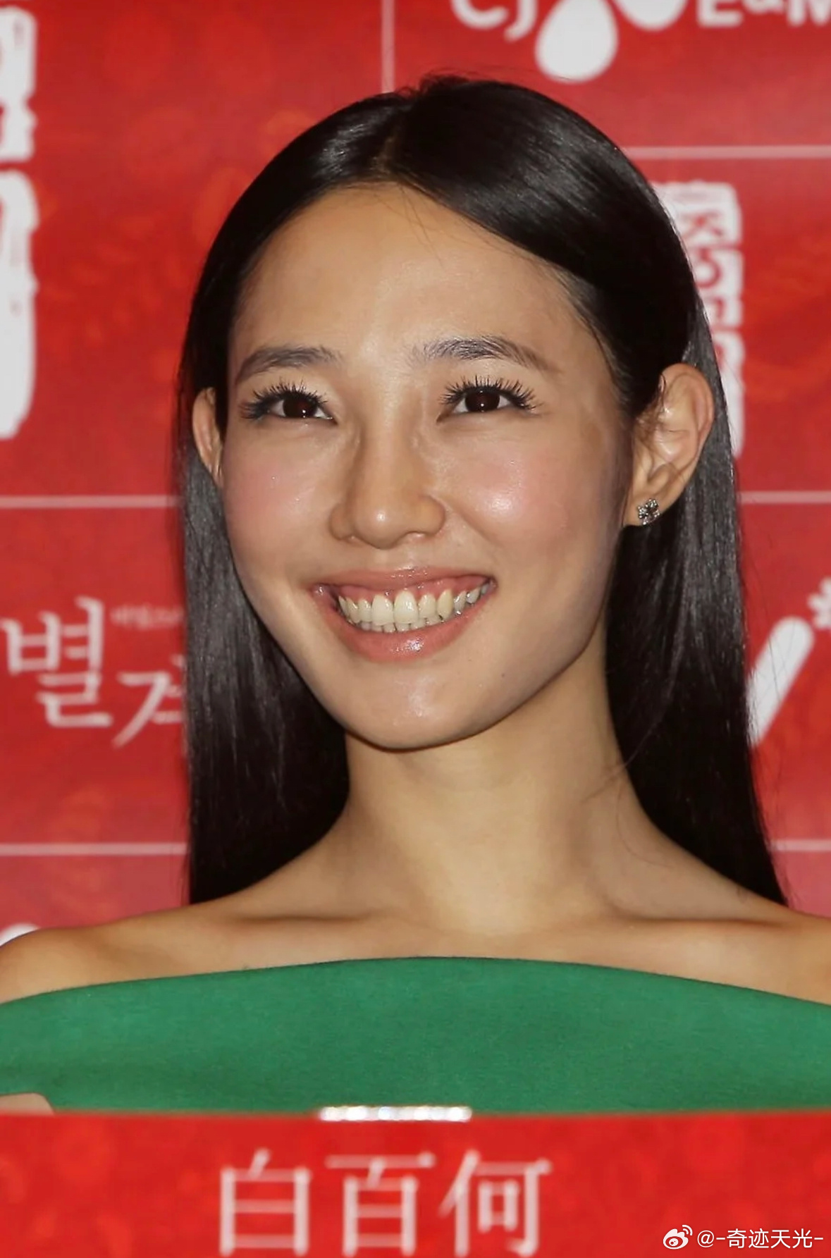 白百合当年真的很有灵气啊！如果没出前夫那件事是不是现在稳坐女顶流的位置就是她了 