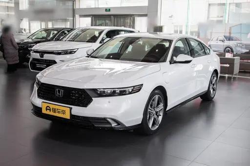 15万左右，买新低配A级车，还是二手雅阁e:PHEV尊贵版？
 
同样十五万左右