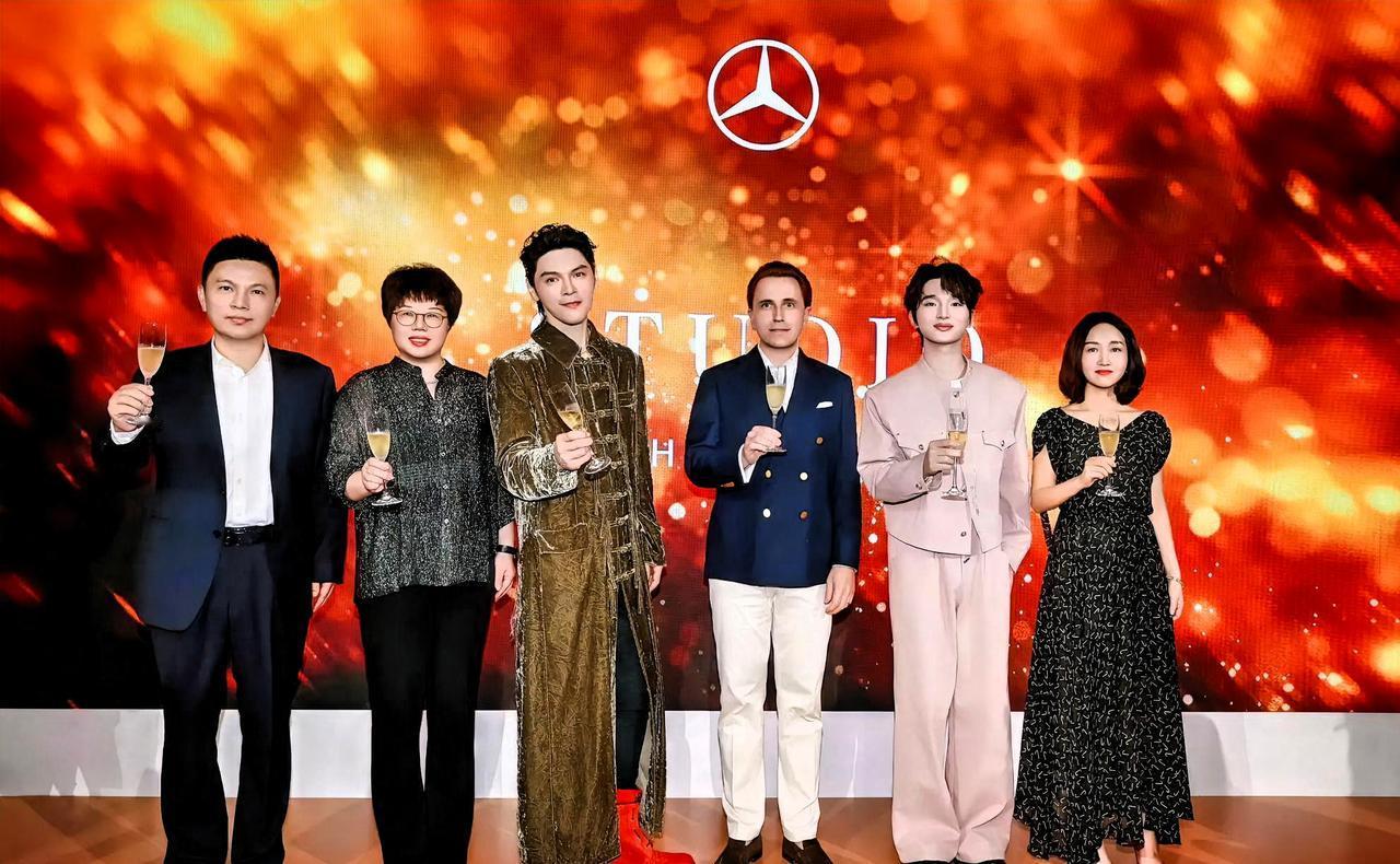 “他没有爱人的能力，这是他的遗憾，不是你的。”说这话的，是余秀华。

钟美美在写