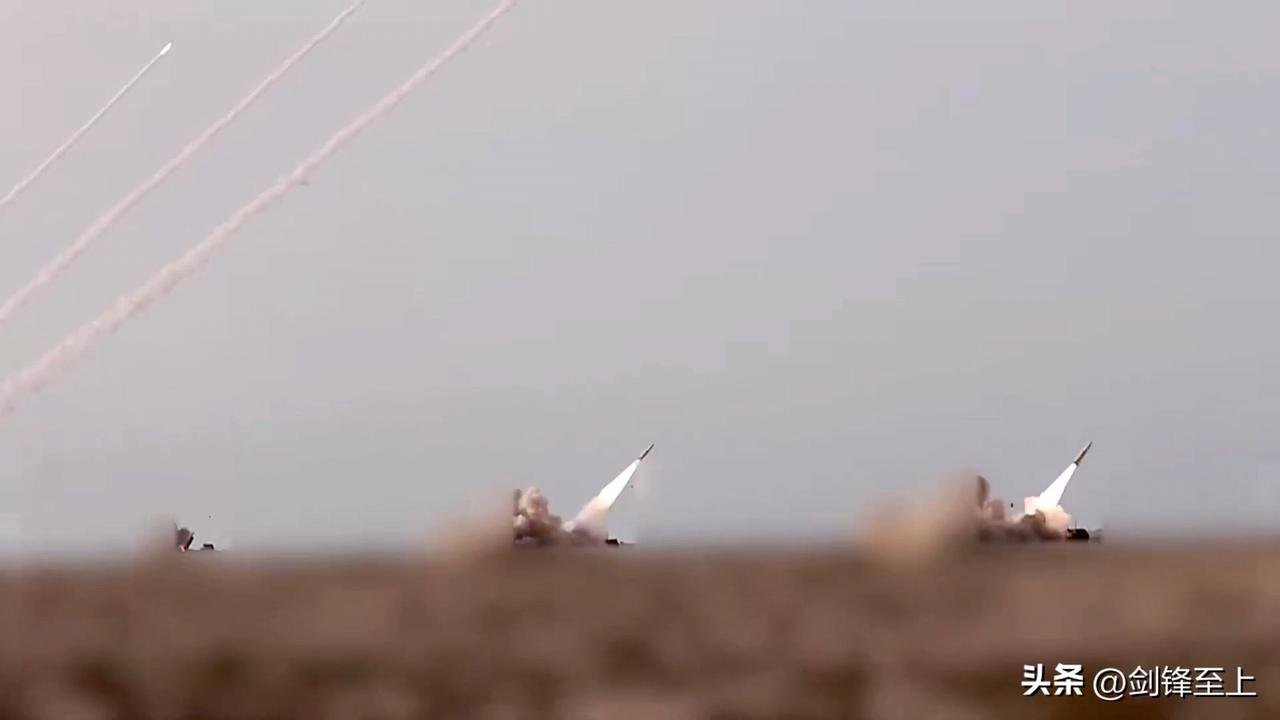 兄弟们，美国这边也上强度了
他们公开了海马斯发射战术导弹打击伊朗的视频
一共进行