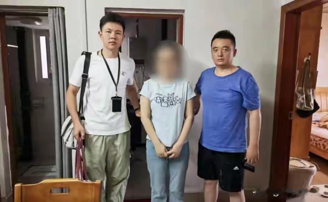 3000位艺人隐私泄露，追星黑产终于被捣毁
 
明星现身酒店就被大批粉丝围堵，这
