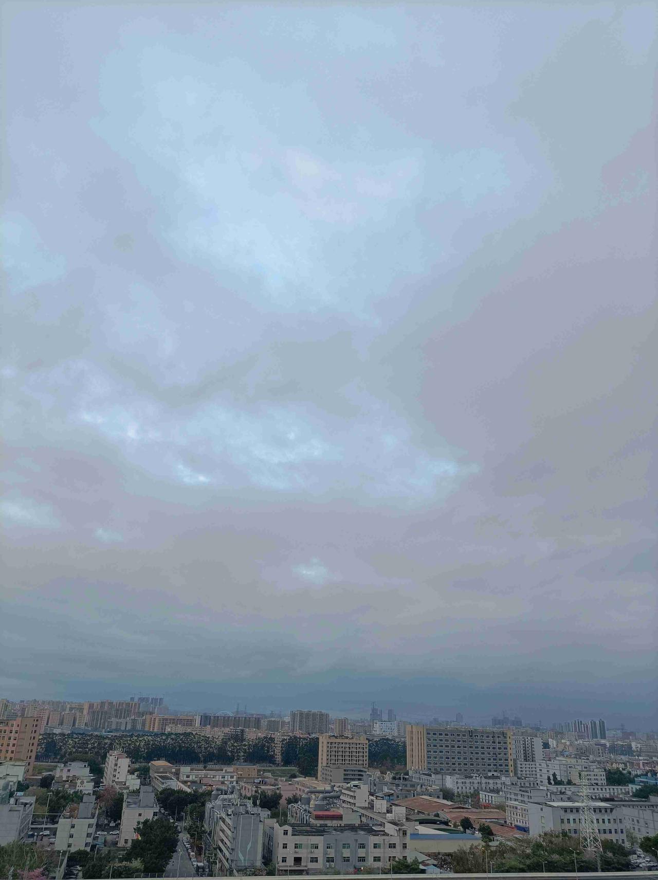 我的今日状态：😁轻松愉快
我这里的天气：🌤️多云深圳今日阴转小雨，气温19度