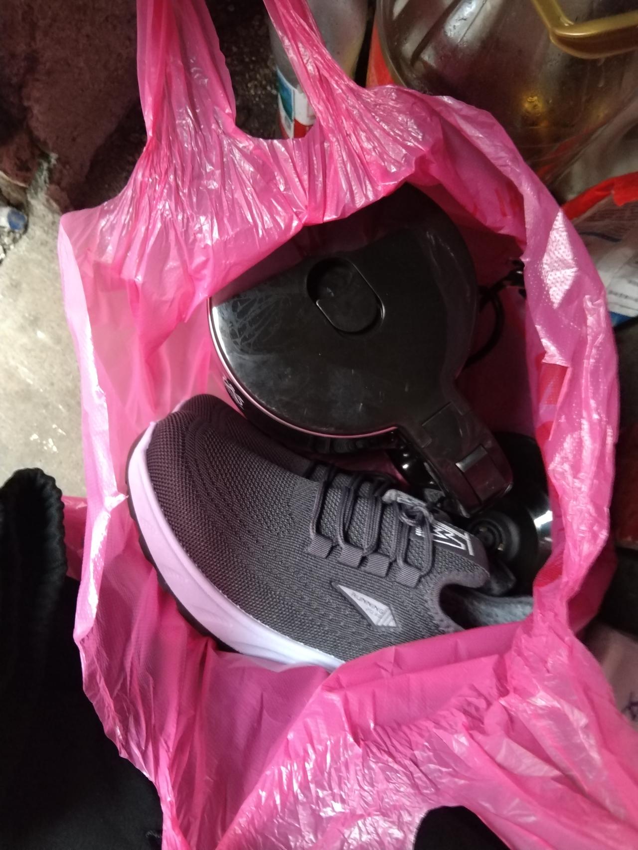 今年网上有一种论调，说羽绒服一次性买好一点的，买一件两三千块钱的，然后穿个两三年