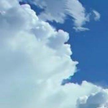 生命中没有什么过不去的坎，看淡一切，保持冷静，伤痛之中要自我安慰，多想些美好的，