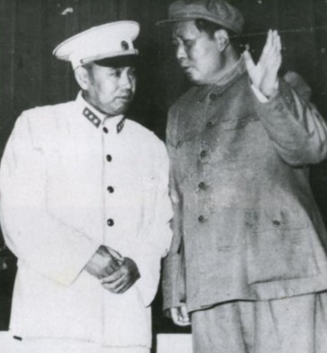 1973年，毛主席和许世友下棋，主席上来先走老将，许世友懵了，问道：您是不是走错