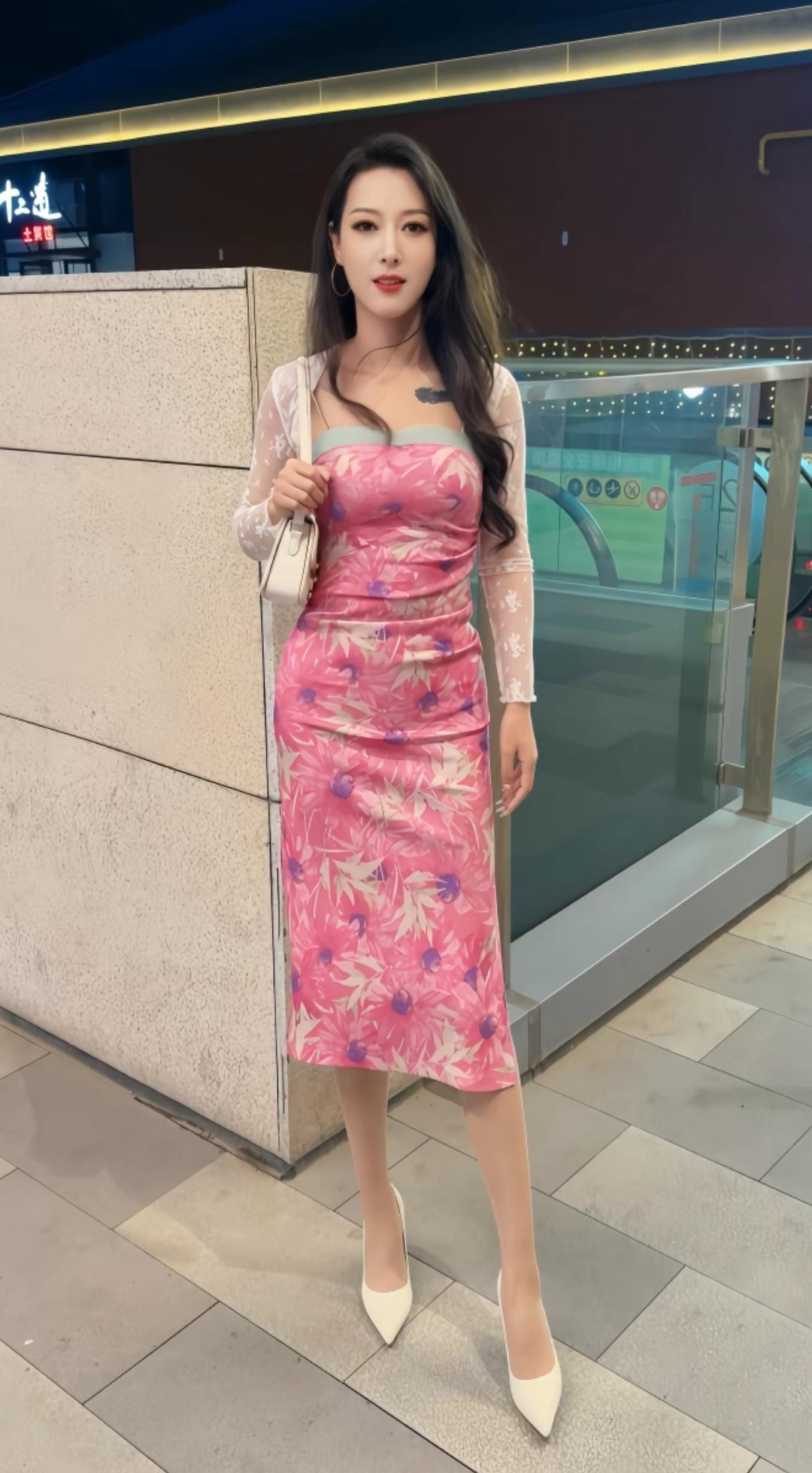 身着网红裙的美女