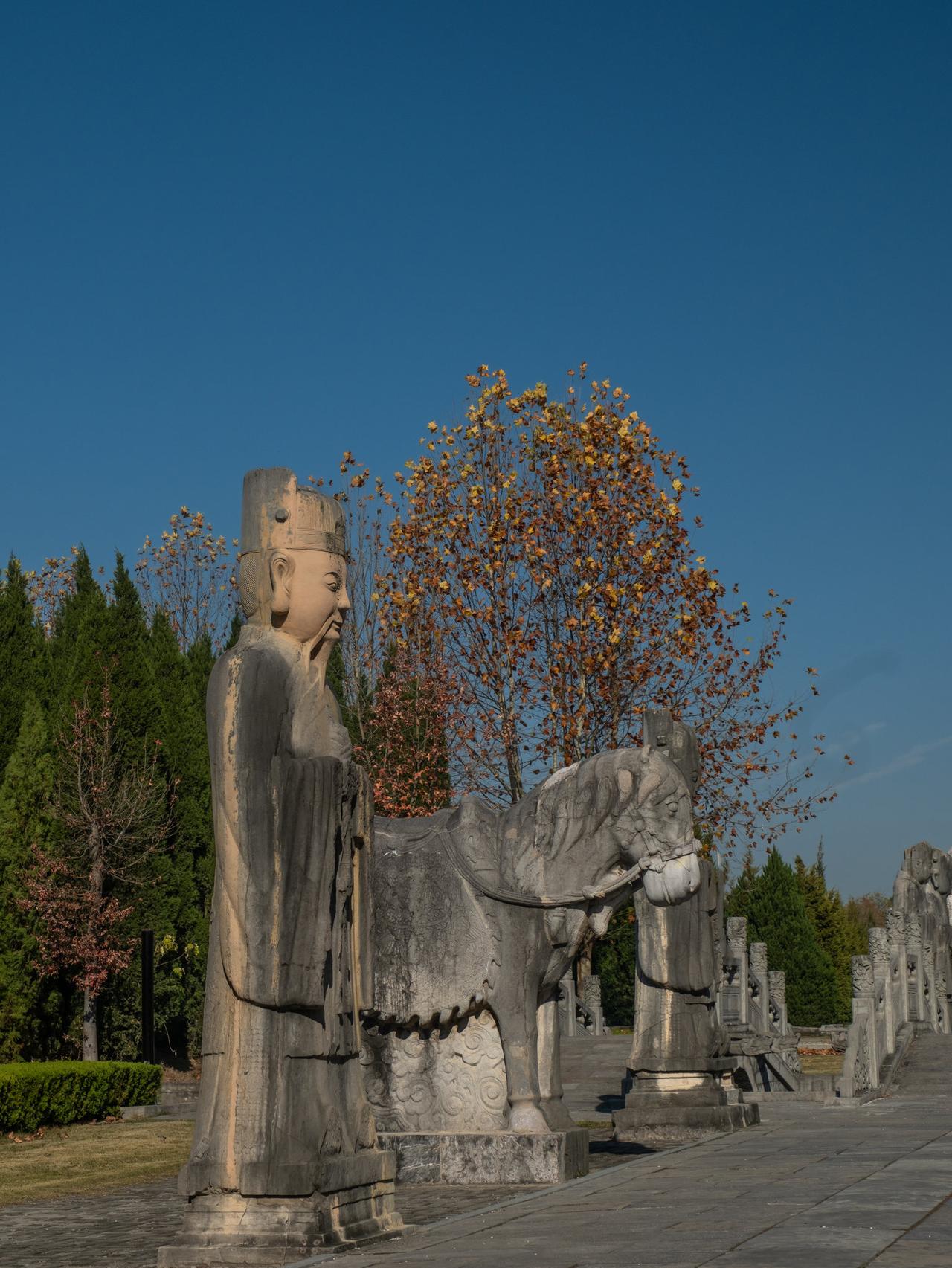 湖南人总拿岳麓书院在人前炫耀，就是要向周边同属楚国的几个省人证明，惟楚有才说的就