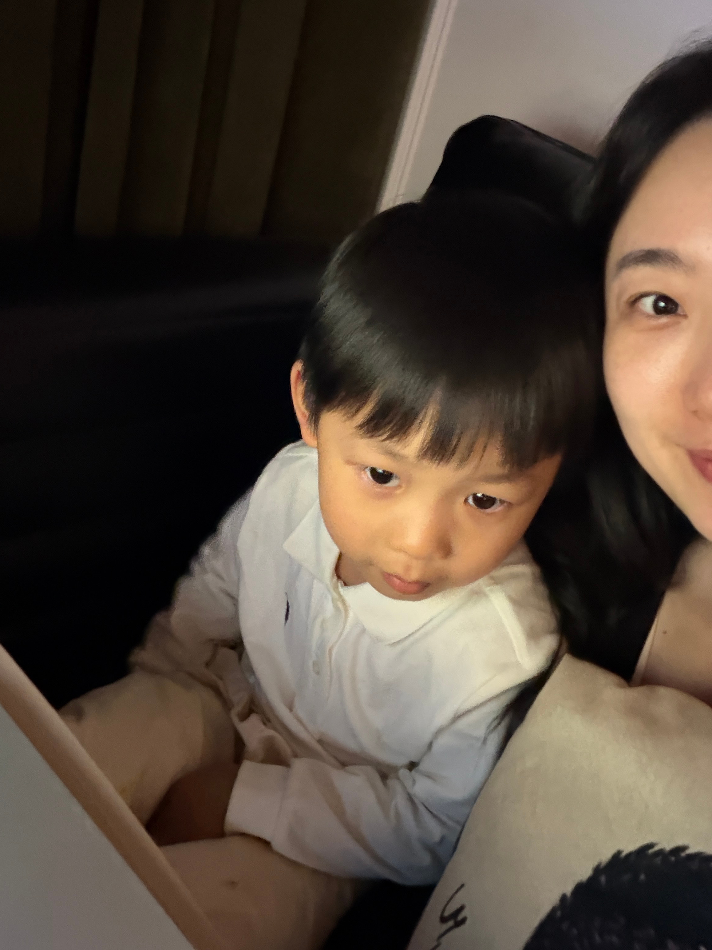 爸爸妈妈弟弟弟媳还有宝宝崽来看我了我的小房子变得热闹了了起来带了很多吃的 还有菜