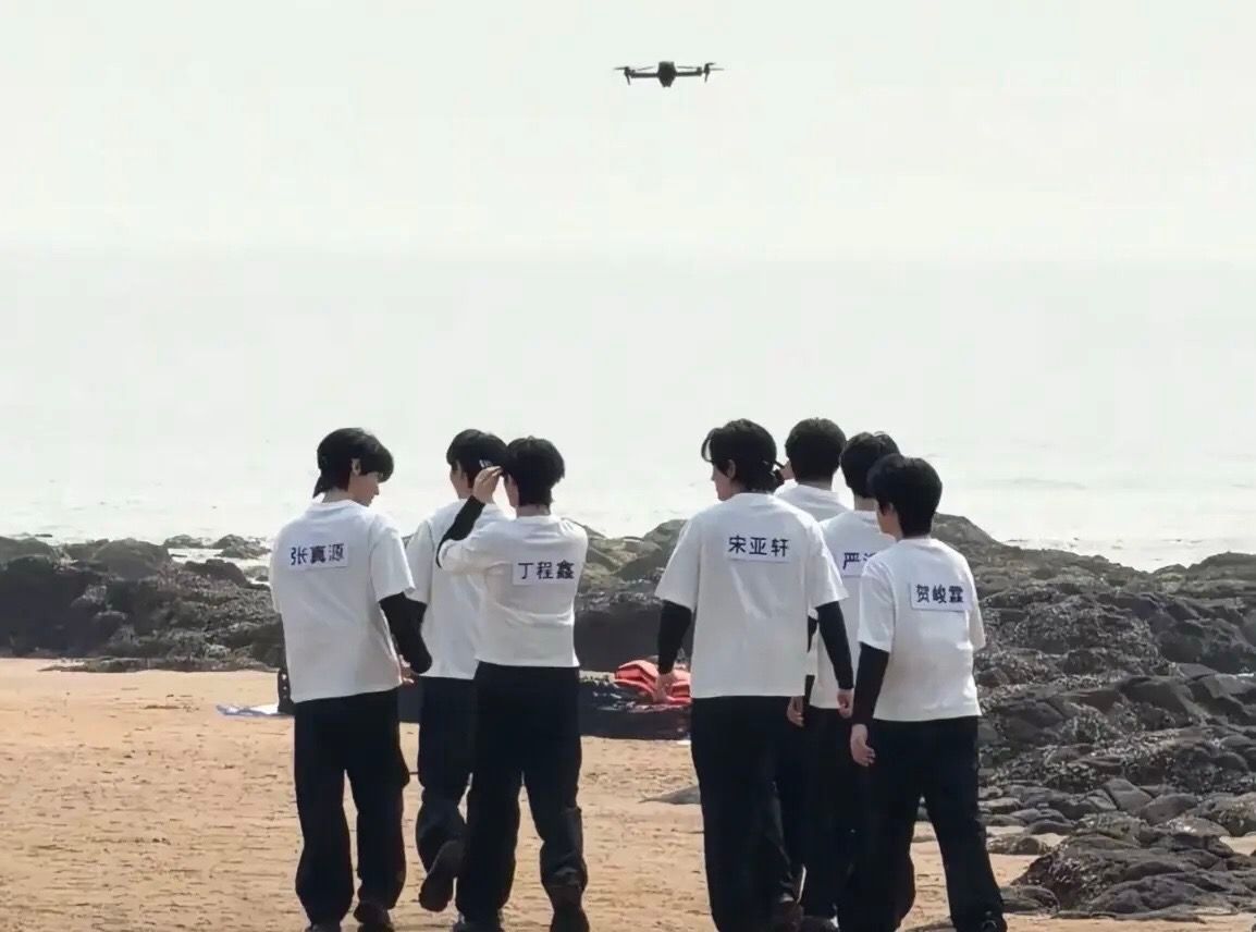 时代少年团宣战跑男团奔跑吧招商会的预告片 时代少年团宣战跑男团，奔跑吧招商会的预