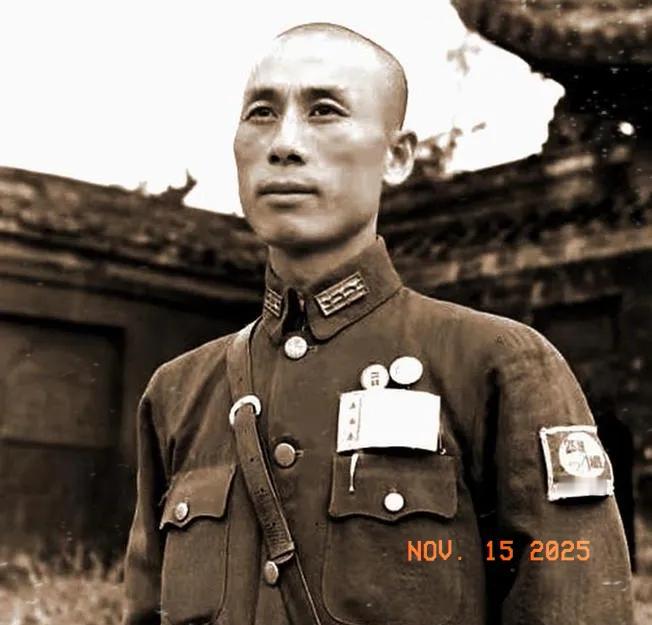 1951年1月24日的台北格外阴冷，陶建芳被带出牢房时特意整理了一下破旧的军装。