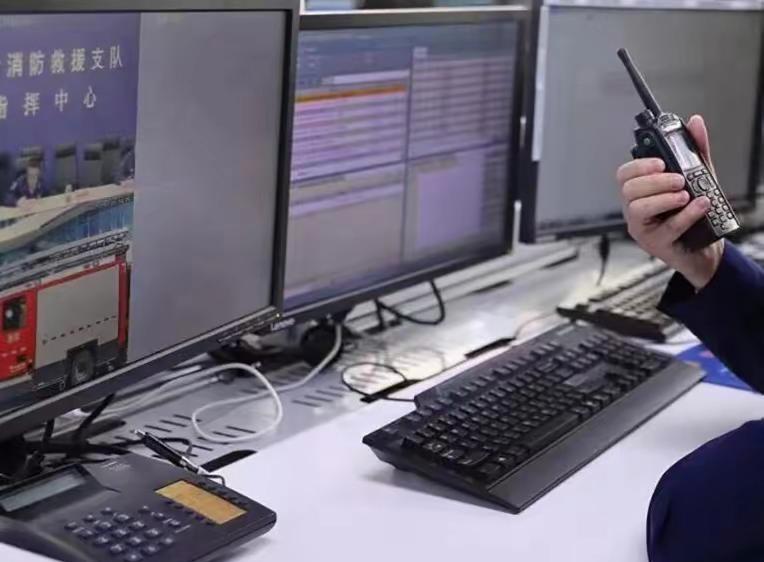 别怕，危险是暂时的，在最无助的时候最需要的就是安慰，您别着急，我们已经调派力量了