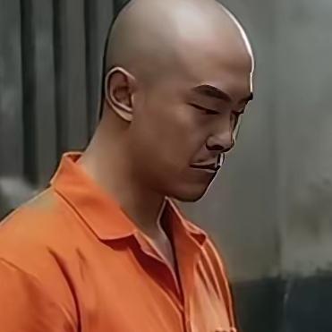 听说金毛最近总做噩梦，夜里莫名就慌得不行，估计是知道自己日子不多了。
 
当初他