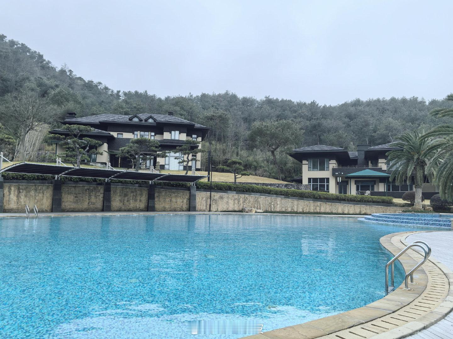 【宁波东钱湖VOCO酒店遭游客投诉 ：入住及发票服务引争议】近日，网友“流非飞”