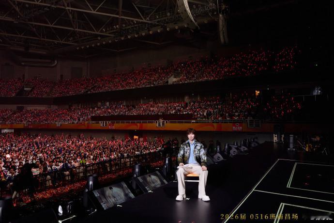 徐良演唱会毕业留念徐良演唱会毕业留念~南昌演唱会定格青春毕业时光，以歌声寄语美好