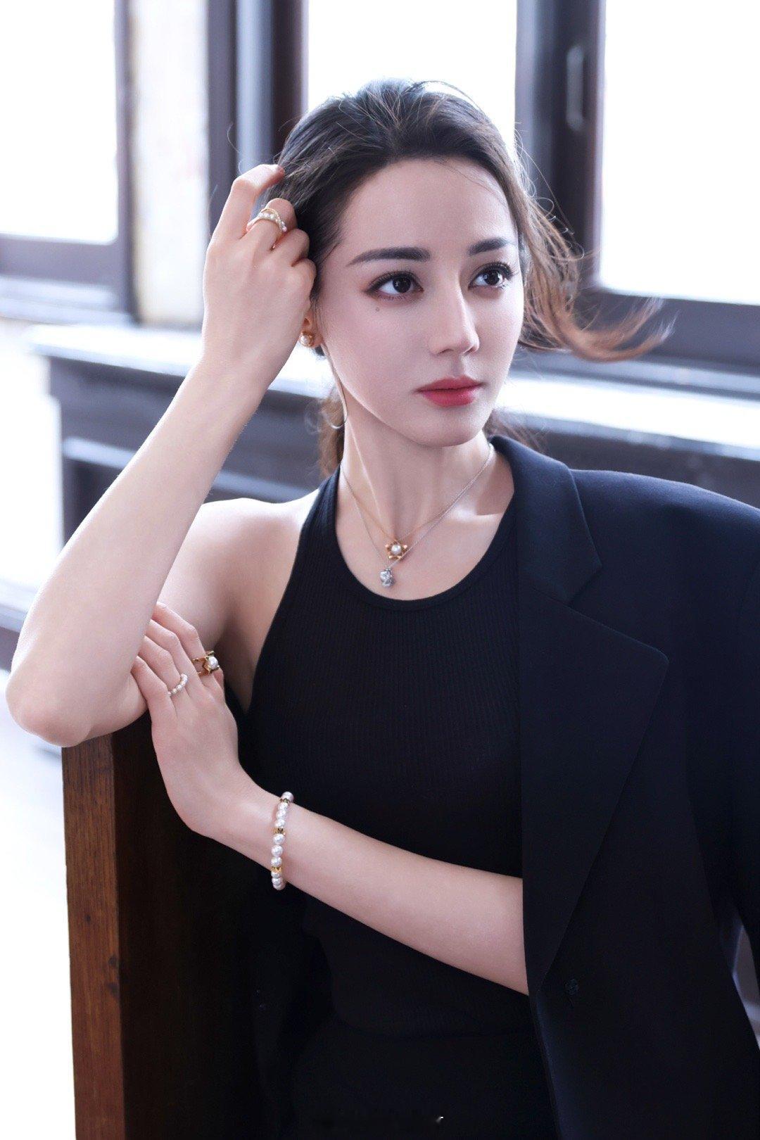 迪丽热巴[亲亲][打call][打call][打call][打call][舔屏]