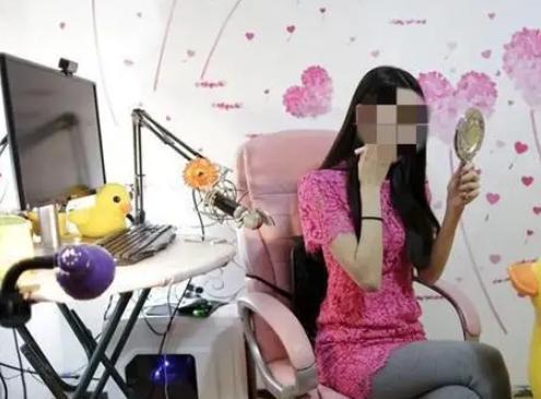 “假打赏、真骗钱！”湖北，一男子经常在某知名女主播直播间刷礼物，出手十分阔绰，取