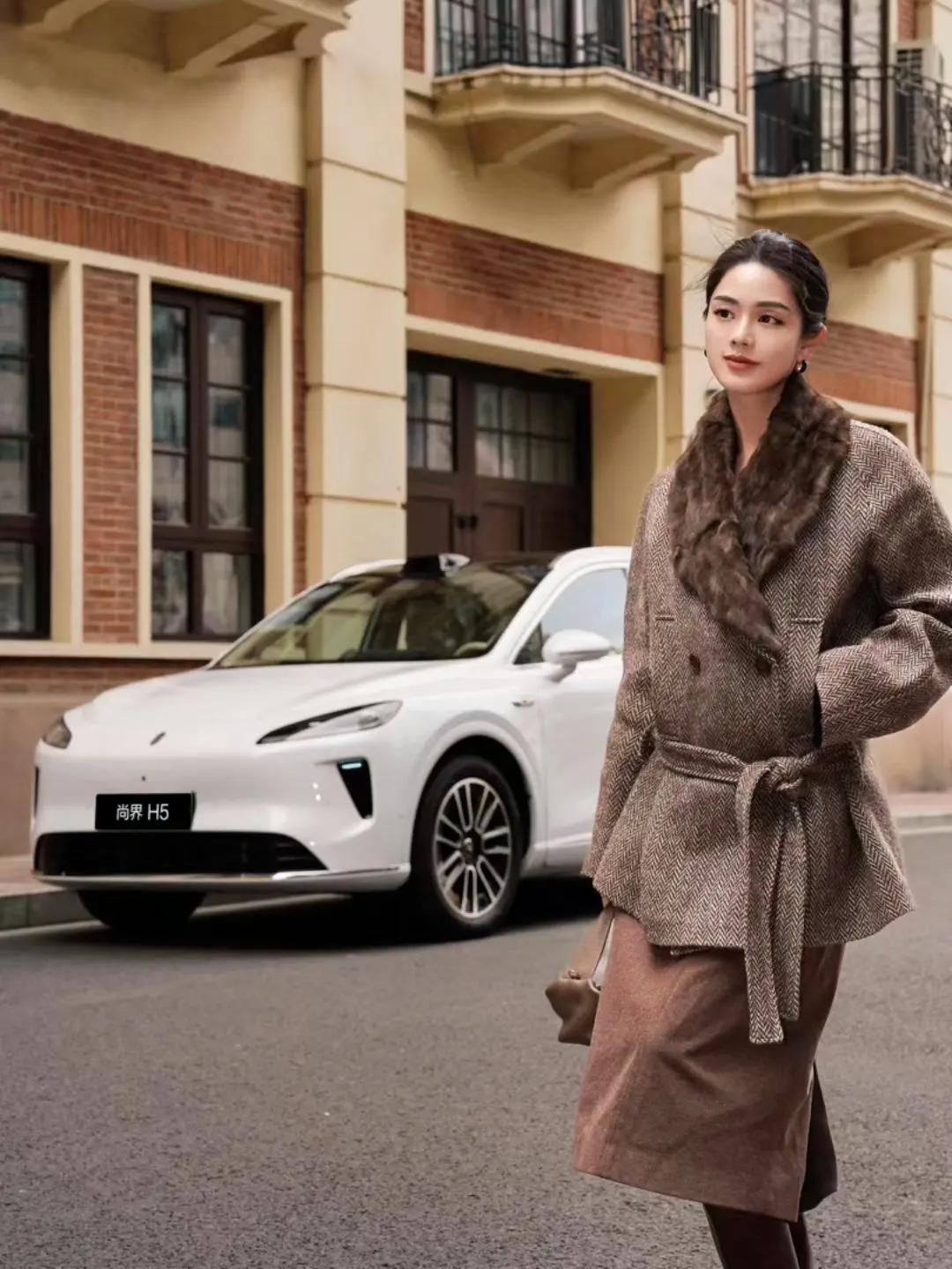 人生无预设，方向盘在手随时发动，爱自己，是随时随地可以出发的自由，感受独有的市井