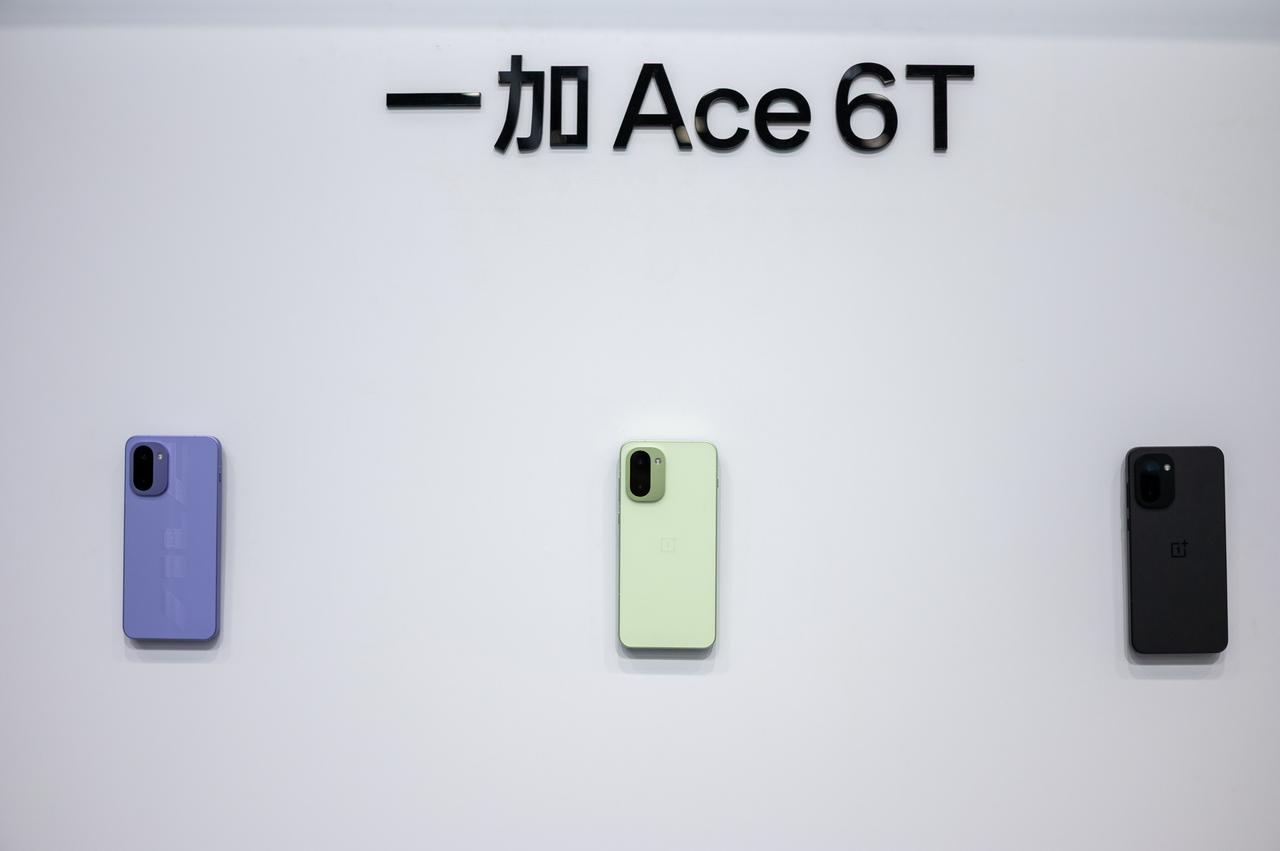 一加Ace 6T已经开卖，虽然塞进了8300mAh的电池，但是拿在手上却感觉不到