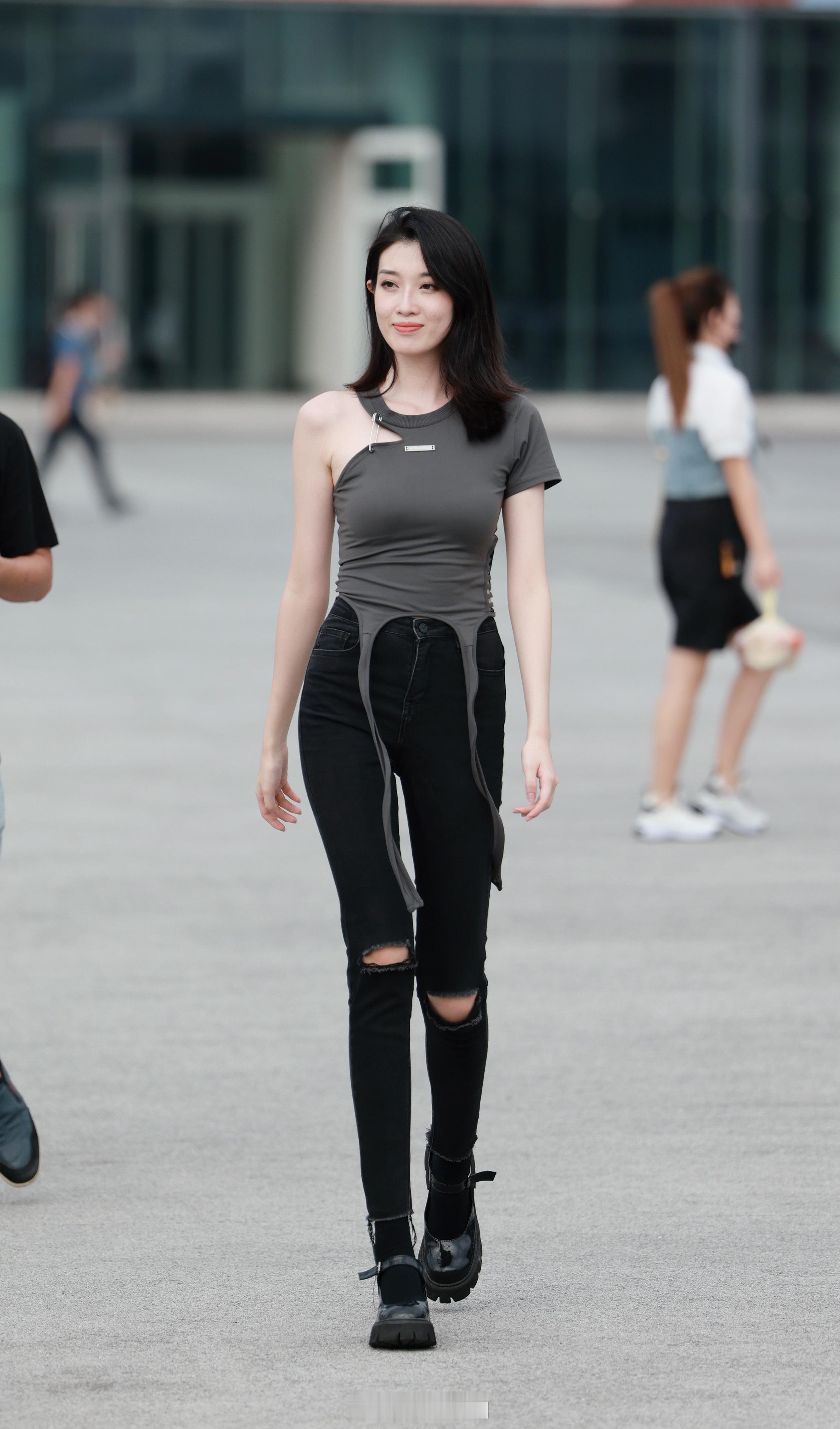 【成都街拍】貌美如花。丨摄影拍照每日穿搭 ​​​