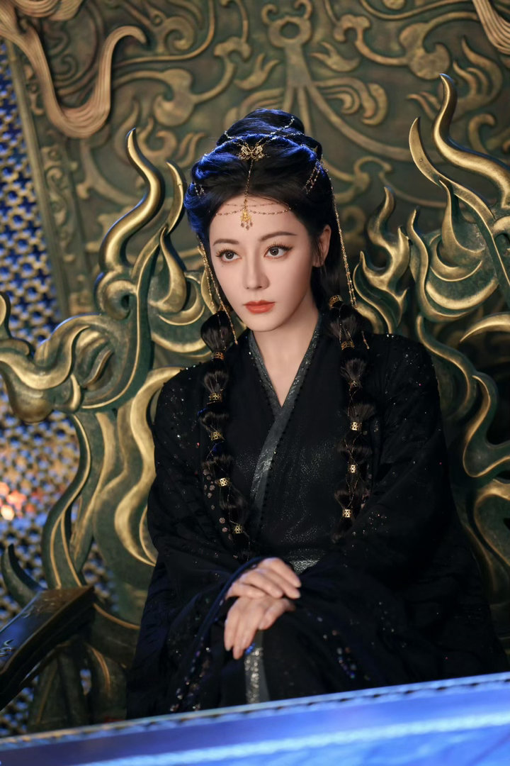 迪丽热巴贺思慕主导者人设迪丽热巴贺思慕好爽的边界感 贺思慕的台词太有劲儿了！面对