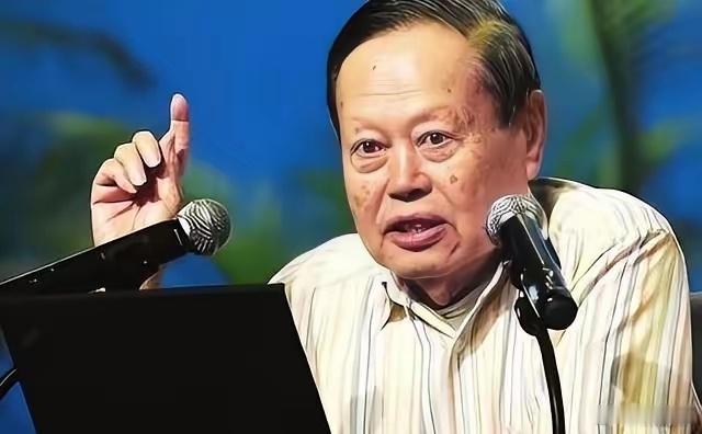 美国扣押钱学森五年，却对杨振宁的出入听之任之，难道杨振宁不重要？其实钱学森早已给