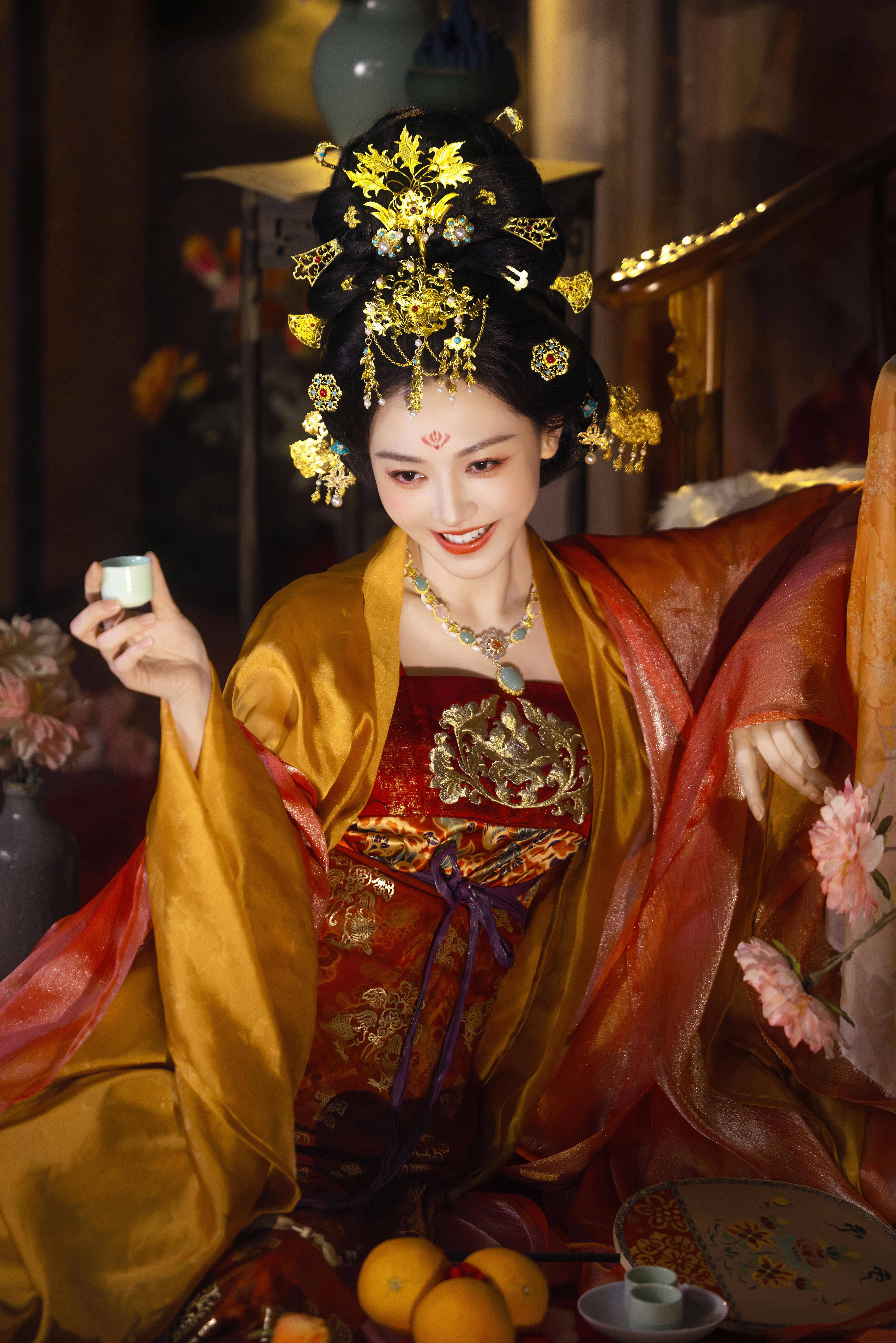 给黄梦莹拍的大唐富贵花。妆造：竹大宝 联合出品：和颐轩