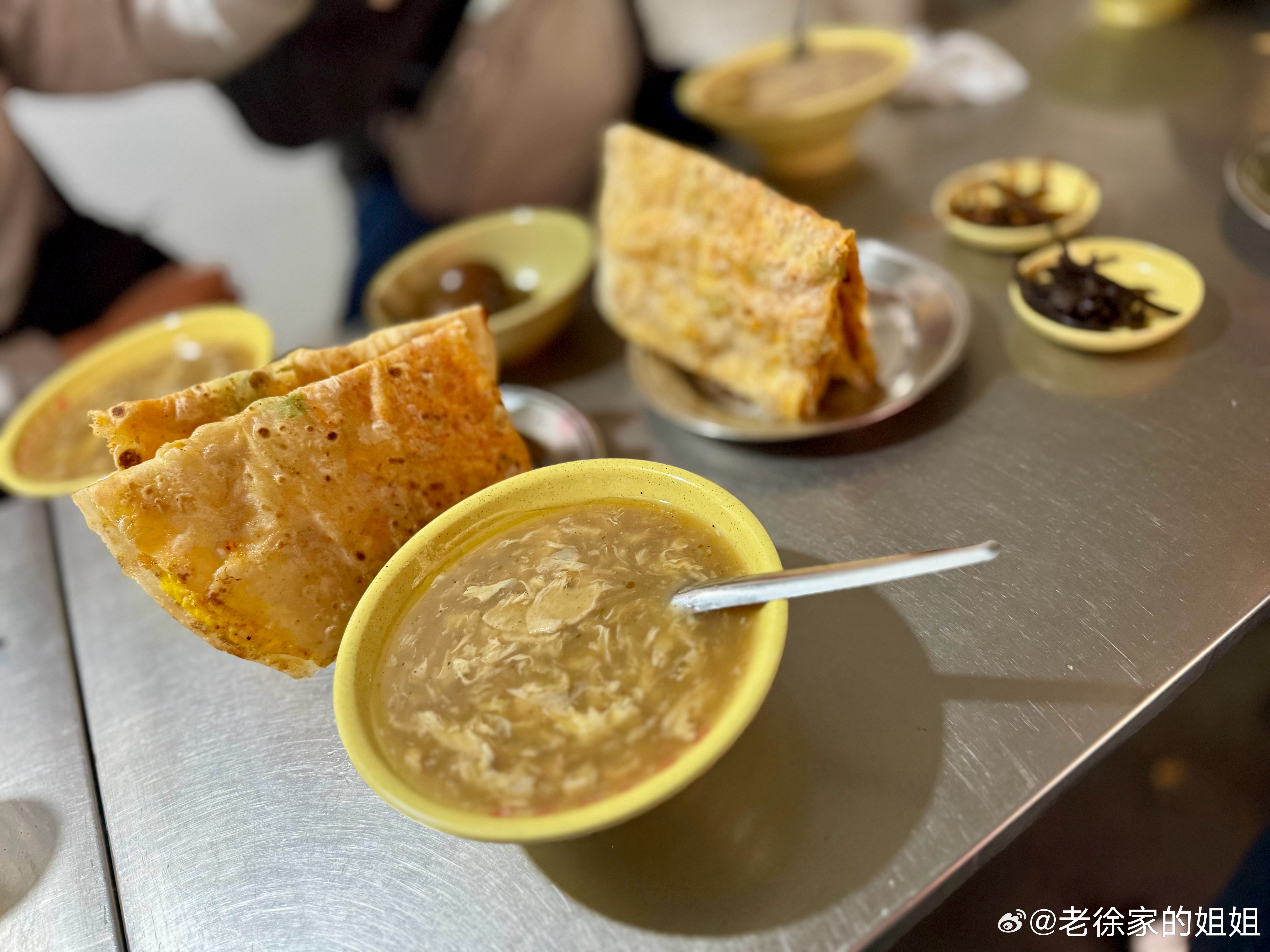 来都来了。碳水继续安排。沓膜三饼一蛋➕面筋汤get√ 徐州·陈家老味沓馍(王陵大
