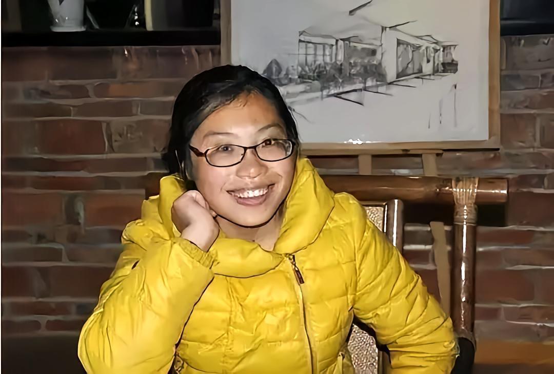 2014年，失去父母的广西女孩赖敏，被诊断为绝症，男友直接走人。绝望时，一位小学
