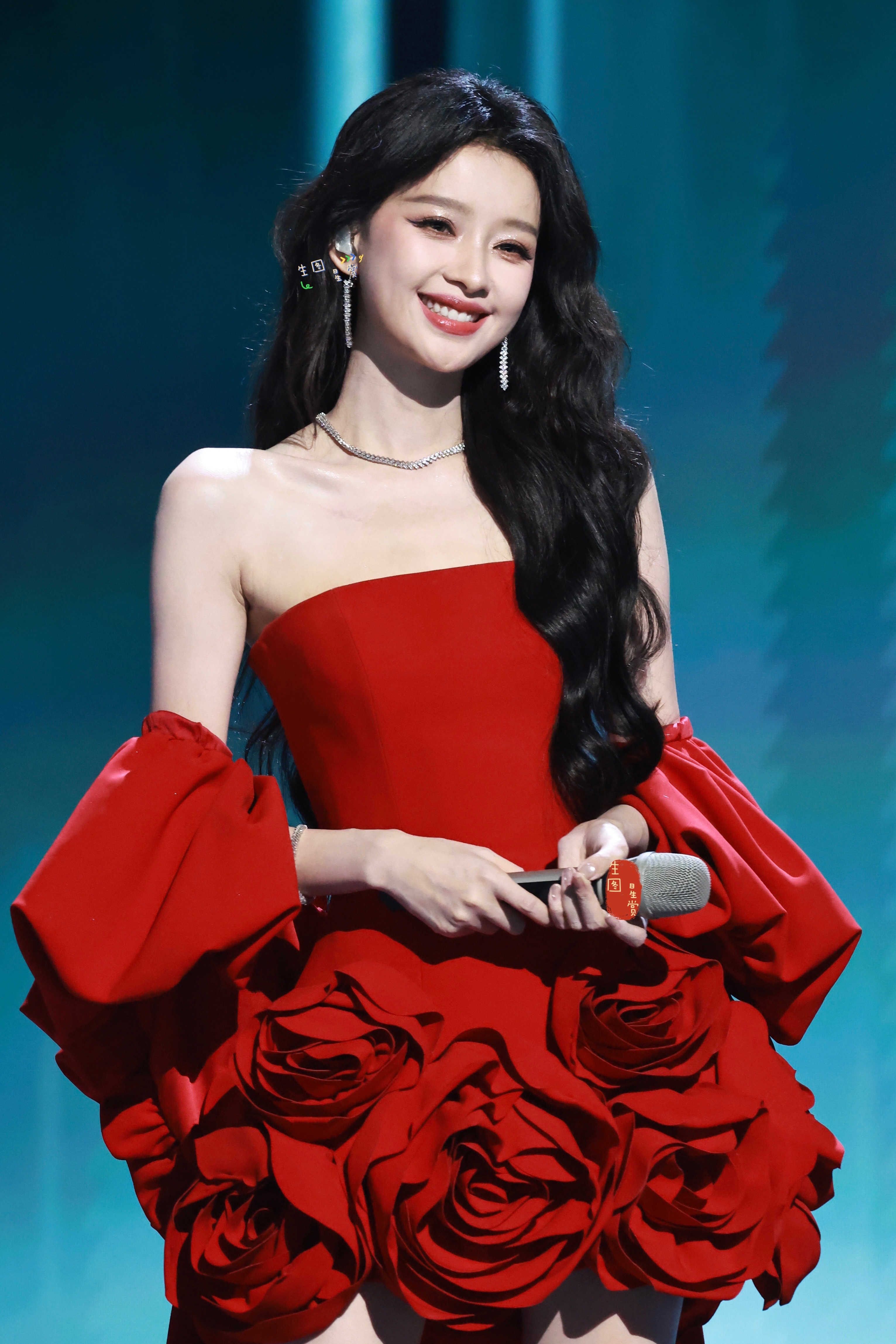 是红玫瑰孙怡，舞台上热烈绽放🌹乘风2026乘风之夜 返图 